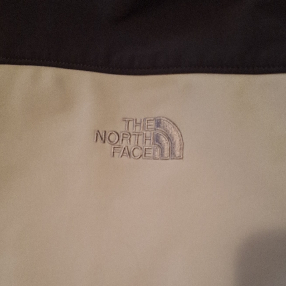 The North Face Men's Black and White Performance Jacket - Picture 12 of 13